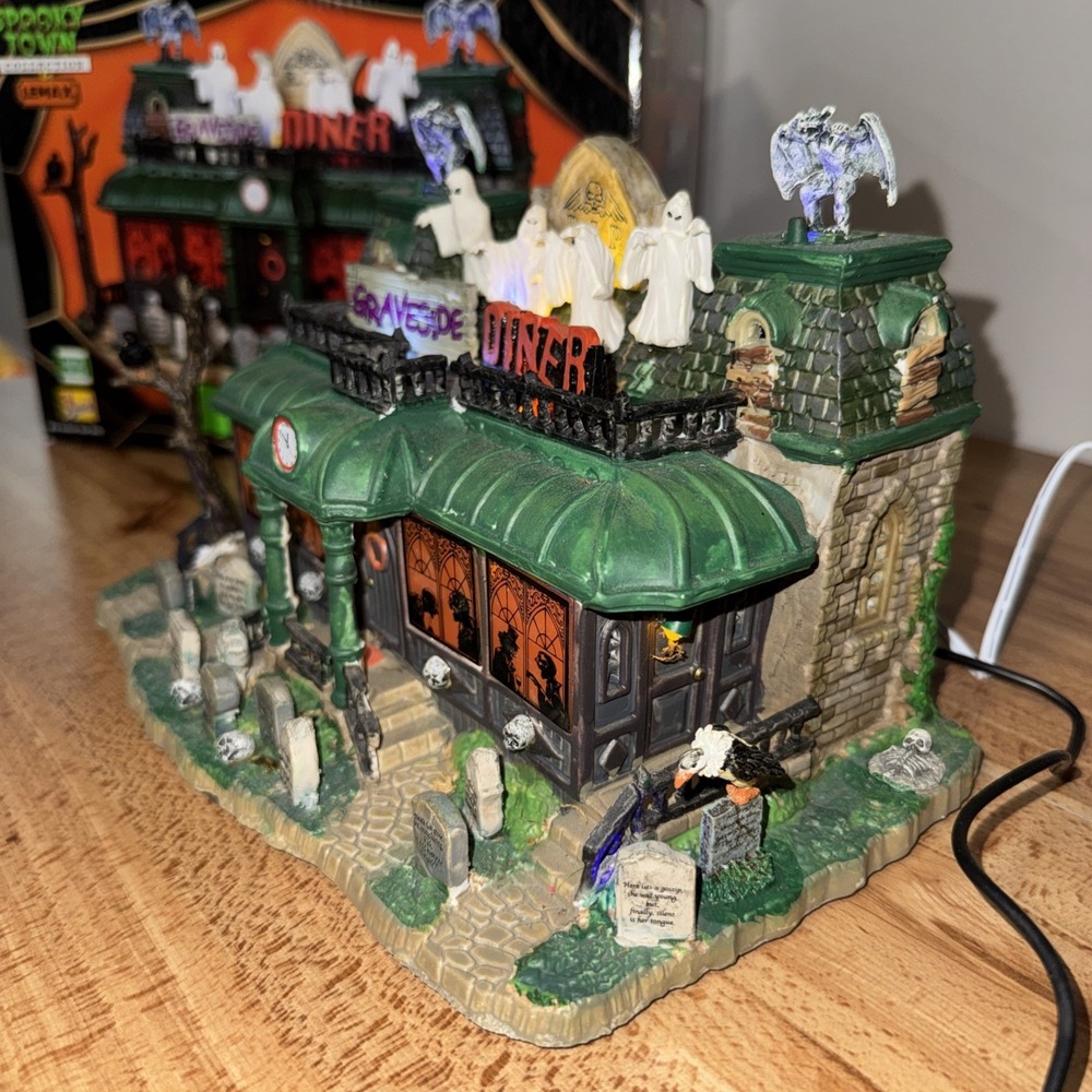Lemax Spooky Town Graveside Diner # 95805 Halloween Village Retired - Picture 3 of 8